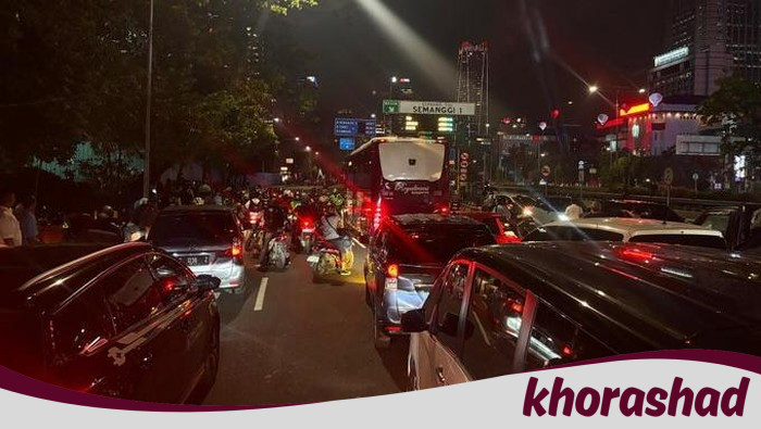 Imbas Demo, Lalin Jalan Gatot Subroto Arah Simpang Kuningan Ditutup Sebagai Bentuk Protes Masyarakat
