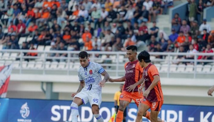 “Kalinyamat Siap Berlaga: Pertarungan Persijap Vs Arema, Tekad Tidak Terkalahkan!”