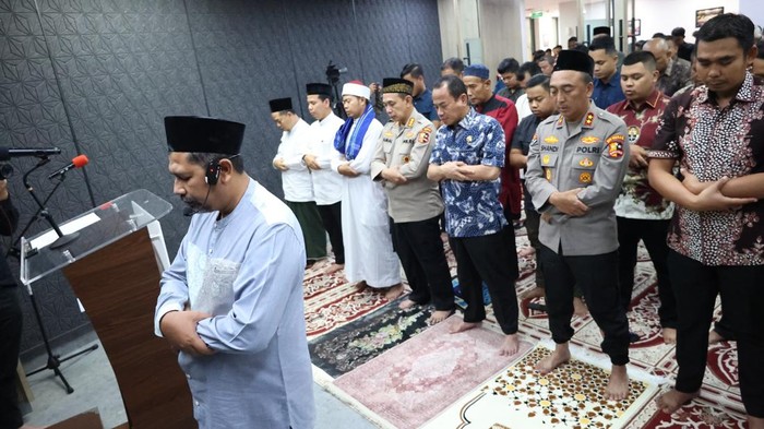 Polri Berikan Salat Gaib untuk Affan Kurniawan, Tragedi Ojek yang Mencekam