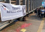 Massa Tabur Bunga Depan Polda Metro, Tuntut Usut Tuntas Kasus Affan – Update 2