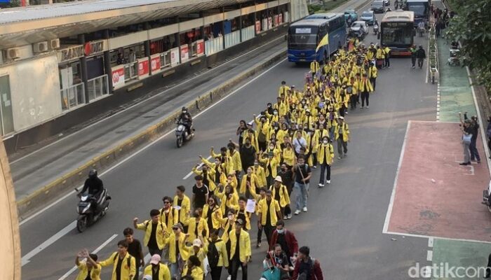 Dari FX Sudirman ke Polda Metro Jaya, BEM UI Long March: Solidaritas atau Konfrontasi?
