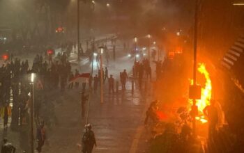 Demo Jakarta Malam Ini Bergejolak: Proses Demonstrasi dari Polda Metro hingga Kwitang