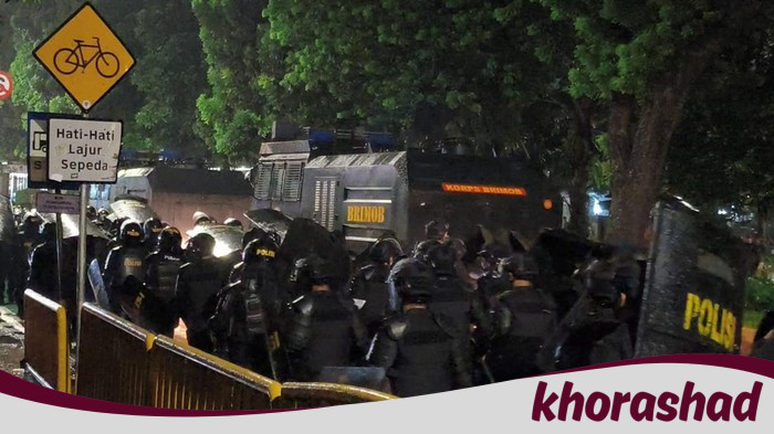 Brimob Bergerak Sisir Senen, Demonstran Berhamburan, Geger Kota!