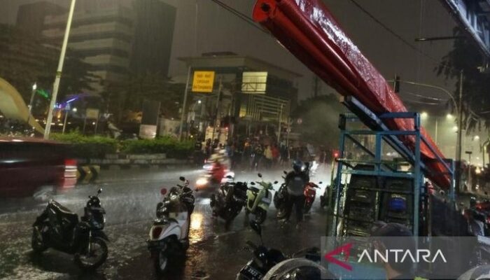 Demo di Jalan Otista Jaktim, PKL Terpaksa Balik Kanan demi Tetap Bertahan