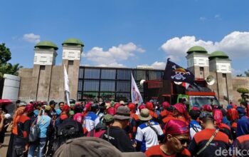 Rakyat Terhimpit, Wakil Rakyat Arogan: Peneliti CSIS Ungkap Pemicu Demo