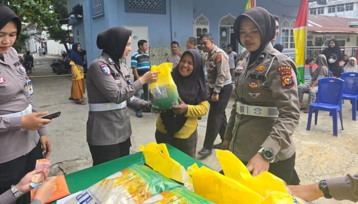2 Ton Beras dari Ditlantas Polda Riau, Gerakan Pangan Murah Beri Harapan Baru.