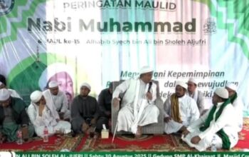 “Habib Rizieq Minta Umat Jangan Bergerak Sebelum Ada Komando: Gerakan Berat Tanpa Pemimpin?”