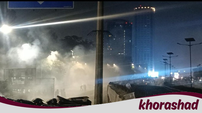 Konfrontasi di DPR tengah malam: Massa Bertahan hingga Masuk Tol Dalam Kota
