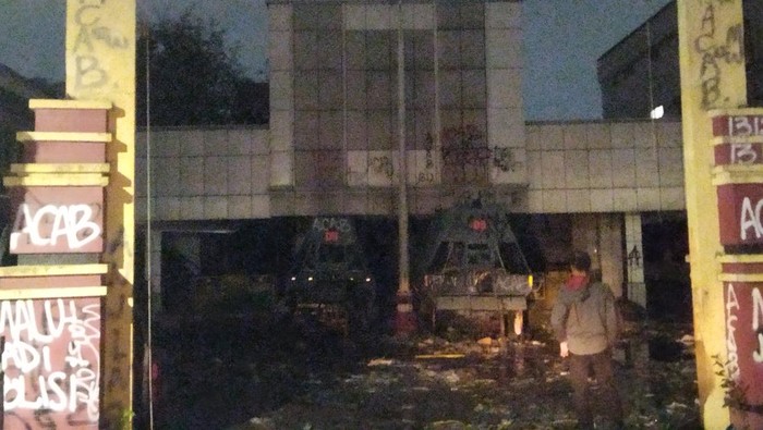 tragedi kebakaran di eks polres jakpus: api padam, pertanyaan tetap menyala