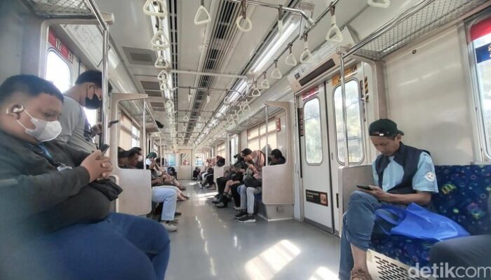 “Menjelang Subuh, KRL Bogor-Jakarta Kota Tersohor Kebalikan dari Biasanya”