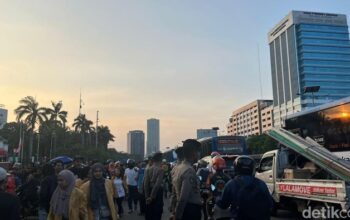 Ada Demo Depan Gedung DPR, Lalin di Jalan Gatsu Arah Slipi Tersendat – Update 1