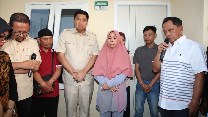 Mendagri Saksikan Penyerahan Rumah untuk Keluarga Almarhum Affan Kurniawan - Update 2