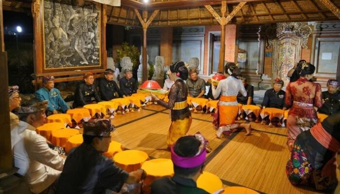 “Mungkinkah Tradisi Jamuan Kerajaan Bali Mati? Kemenbud Beraksi dengan Kuliner Cara Puri”