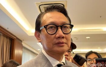 Wamenlu: “Ya Sudah, Ikut Aturan” Setelah MK Larang Rangkap Jabatan