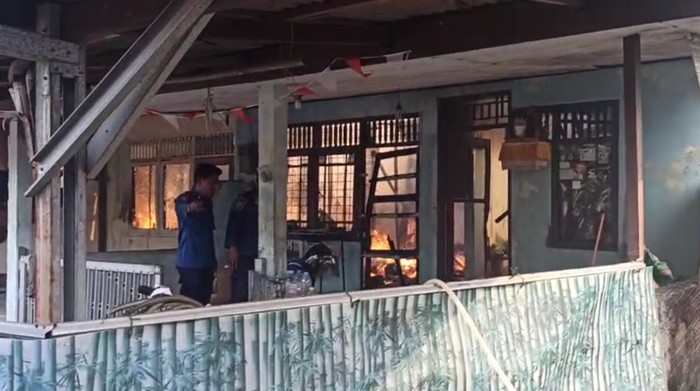 Warga Asrama Polisi Serpong Ditinggal Api, Ngungsi ke Kecamatan
