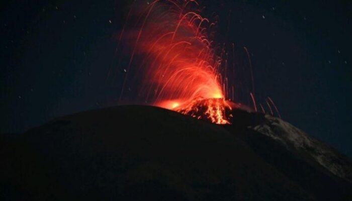 [Gunung Ili Lewotolok di NTT: Erupsi Menyisakan Ratusan Pengungsi]