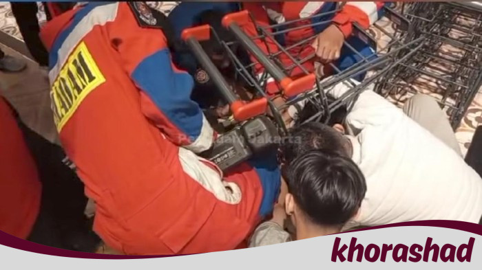 Darurat! Balita Terjebak dalam Troli Belanja, Damkar Segera Turun Tangan di Supermarket Jakbar