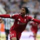 **Mo Salah Berikan Tips Jitu bagi Rio Ngumoha: Batasi Medsos untuk Jaga Fokus!**