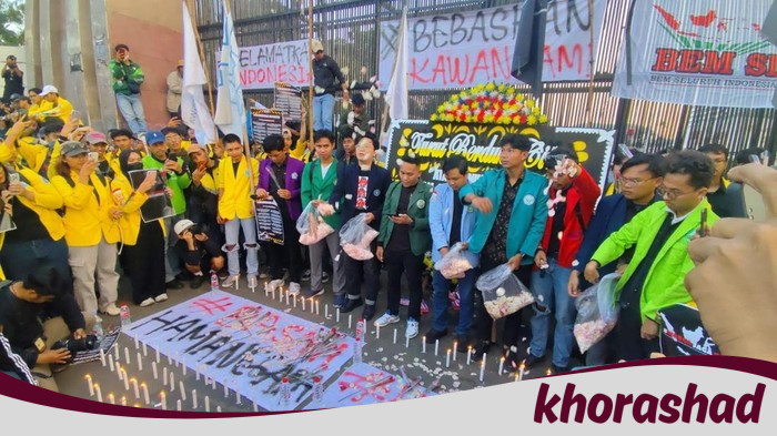 Aliansi BEM SI Tabur Bunga dan Bagikan Mawar di Aksi Damai Depan DPR: Simbol Damai yang Mempertanyakan Perubahan