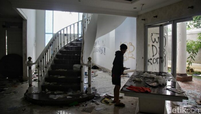 Provokator Hasut Massa Jarah Rumah Uya Kuya Ditangkap Polisi! – Update 2