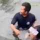 **Damkar Depok Kuras Kolam Ikan karena Warga Cari iPhone yang Hilang** – Drama Teknologi yang Membuat Heboh | [Link Berita](#)