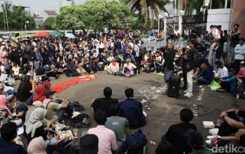 Demo dan Piknik 17+8 di DPR: Kekerasan atau Kreativitas?
