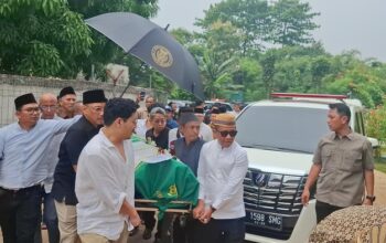 Bahlil Lahadalia Angkat Keranda Arif Budimanta di TPU Layur Rawamangun: Momentum Emosional ESDM