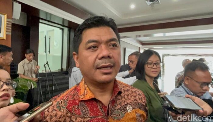 Wamensesneg Juri Ardiantoro Janjikan Tindak Lanjut atas Tuntutan 17+8, Apa yang Terjadi Berikutnya?