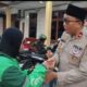 Polsek Ciputat Timur Berbagi, Sembako untuk Ojol, Menyentuh Hati di Tengah Pandemi