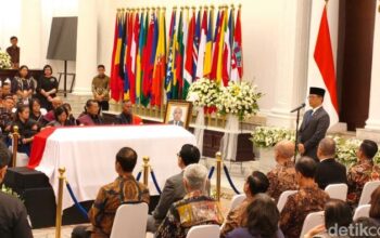 Menlu Beri Penghormatan Terakhir untuk Zetro Purba: Beliau Family Man yang Membuat Indonesia Berkaca
