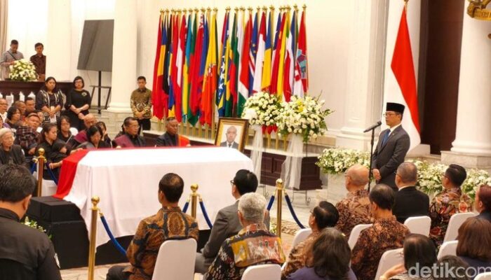Menlu Beri Penghormatan Terakhir untuk Zetro Purba: Beliau Family Man yang Membuat Indonesia Berkaca