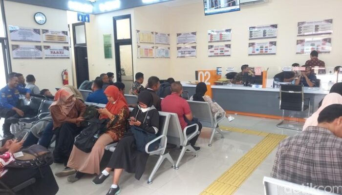 “Antrean Membludak di SKCK untuk Honorer, Apakah Ada Masalah di Baliknya?”