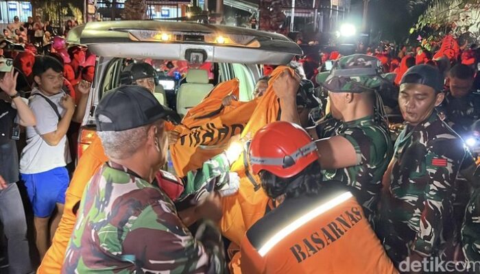 “Di tengah banjir di Bali, Tim SAR kembali evakuasi jenazah: Ruko ambruk, rasa syukur dan duka bercampur”