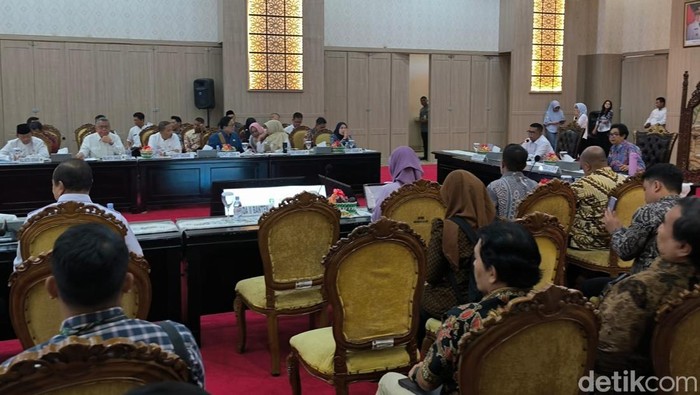 Banten-KLH Tantang 8.000 Ton Sampah Harian, Sungai Jadi Korban