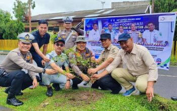 HUT Lantas Bhayangkara, Polantas Percantik Inhu dengan Cat Marka-Tanam Pohon – Update 2