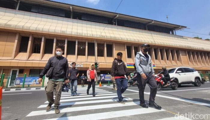Pelican Crossing Disambut Warga, Tak Lagi Lompat Pagar Stasiun Cikini – Alternatif 2