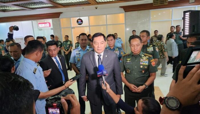 Dibalik Penjemputan Dasco ke Rapat Komisi I, Menhan Sjafrie Sampaikan Pesan Kritis Ini