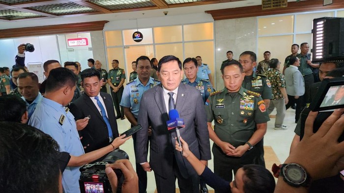 Dibalik Penjemputan Dasco ke Rapat Komisi I, Menhan Sjafrie Sampaikan Pesan Kritis Ini
