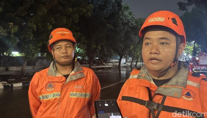 Hujan Deras dan Luapan Kali, Banjir Jalan Ciledug Mencapai 80 Cm, BPBD: Waspada Ancaman Bencana!