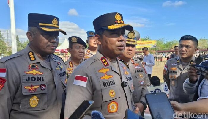 Tim SAR K9 Polda NTT Rela Berjuang di Banjir Bandang Nagekeo Cari Korban Hilang
