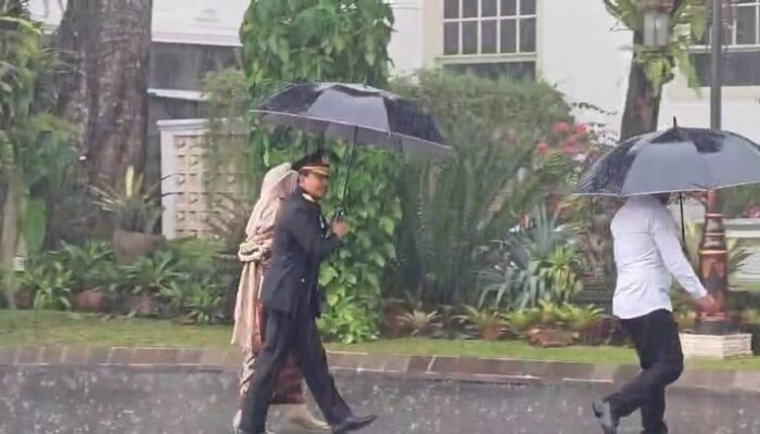 Dari Seragam Dinas hingga Istana, Ahmad Dofiri Menunjukkan Jiwa Pelayan yang Kokoh!