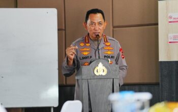 Kapolri Tegaskan Siap Ikuti Kebijakan soal Reformasi Kepolisian – Alternatif 2