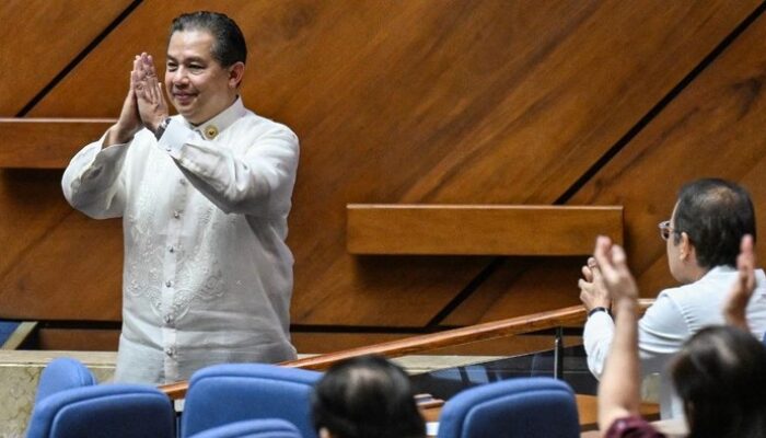 Skandal Korupsi Merenggut Ketua DPR Filipina, Mundur dalam Kondisi yang Menyedihkan