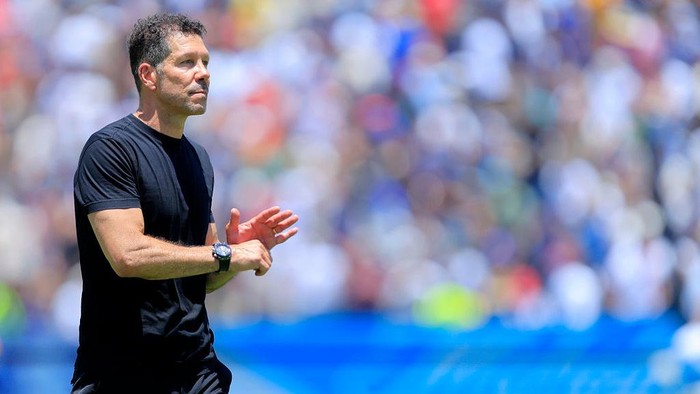 **Simeone: Liverpool Lesakkan Musim Hebat, Atletico Siap Berjuang di Anfield**