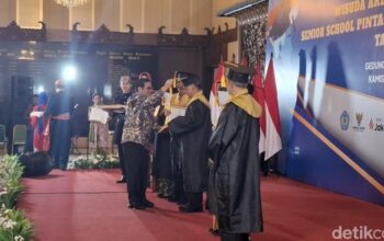 Wisuda 1.618 Lansia Jakarta, Pramono Terkejut Usia 87 Tahun!
