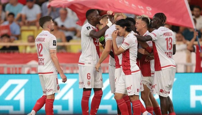 Pemain Monaco Buka Baju Cuma Pakai Celana Dalam, AC Pesawatnya Mati! – Update 1