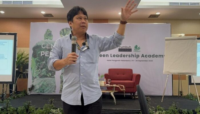 Dari Prof Robert: Masyarakat Adat, Translator Alam yang Dapat Menyelamatkan Kita dari Krisis