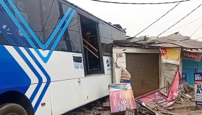 Tragis! 5 Fakta TransJ Tabrak Mobil-Rumah di Cakung, 6 Orang Luka, Apa yang Terjadi?