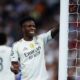 “Alonso Isyaratkan Vinicius Kesal karena Dicadangkan: Fenomena Ketidakpuasan dalam Dunia Bola”