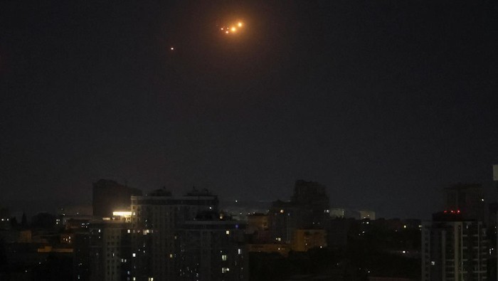 Serangan Besar-besaran, Rusia Tembakkan 580 Drone-40 Rudal ke Ukraina: Apakah ini langkah terakhir sebelum perang dunia?